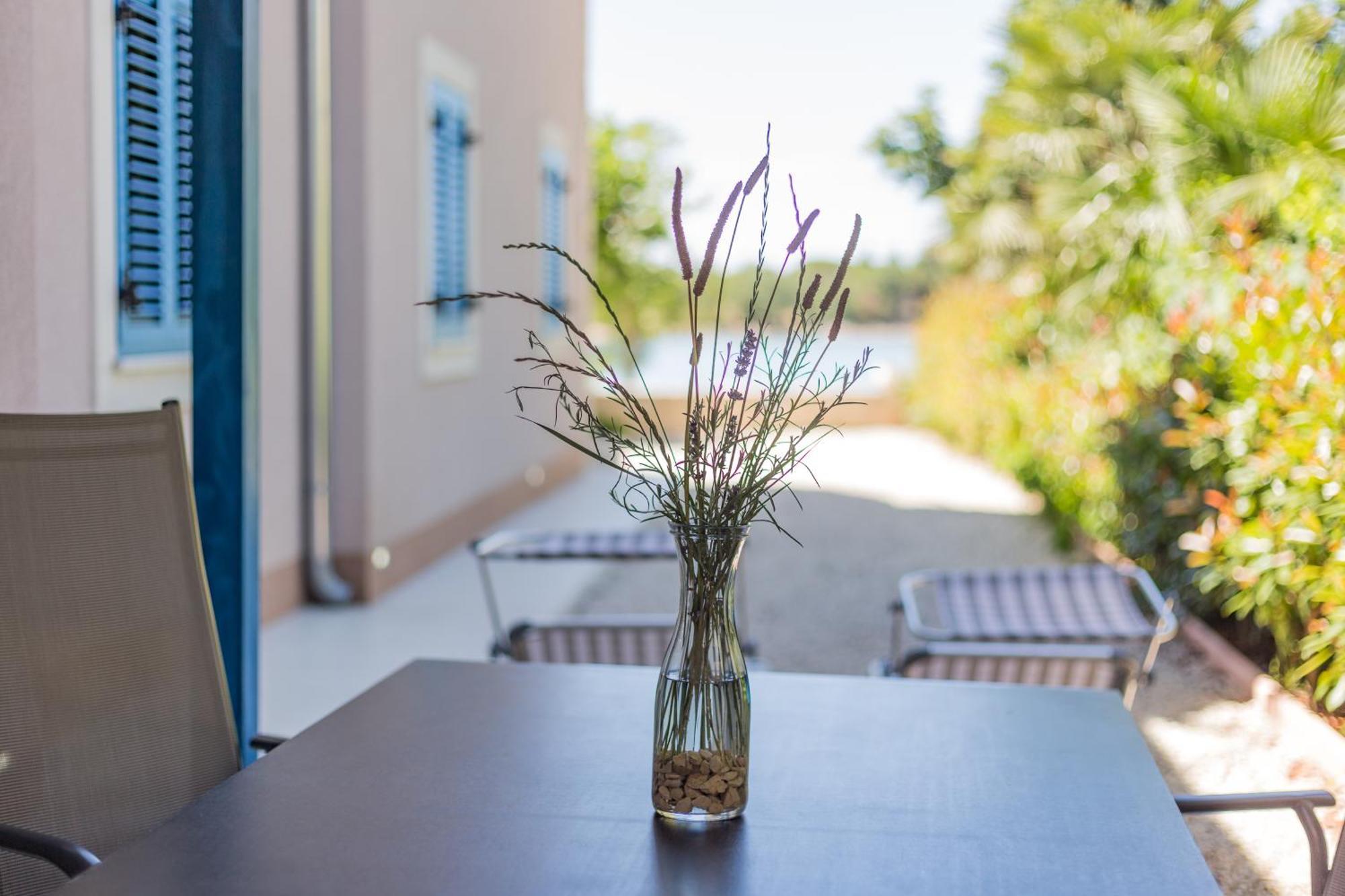 Apartment In Villa Moletto Seaside & Relax - 4 Guests Lovrečica Екстериор снимка