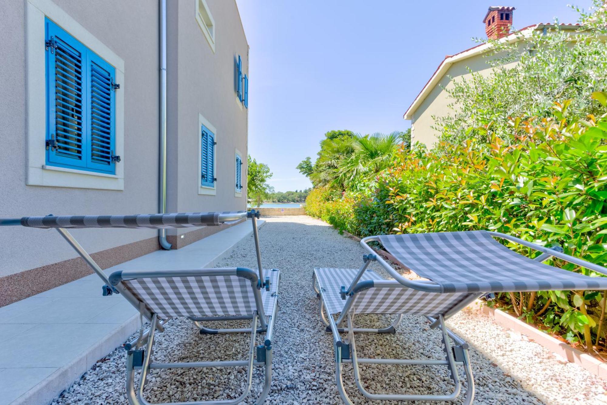 Apartment In Villa Moletto Seaside & Relax - 4 Guests Lovrečica Екстериор снимка