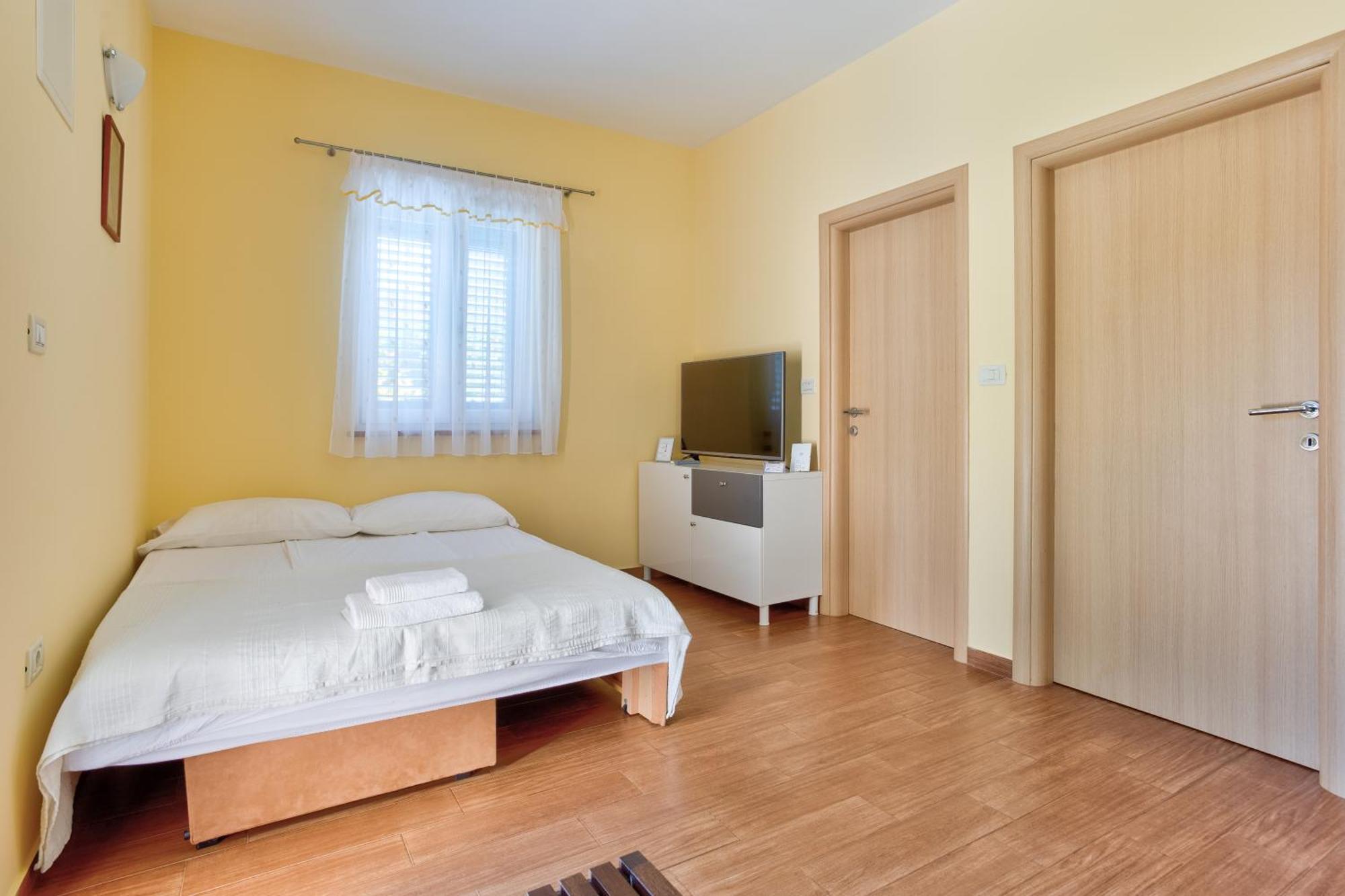 Apartment In Villa Moletto Seaside & Relax - 4 Guests Lovrečica Екстериор снимка