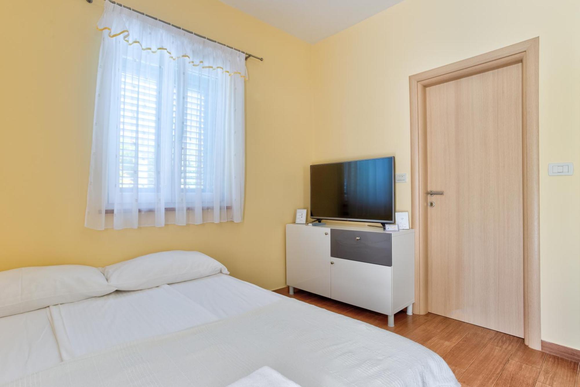 Apartment In Villa Moletto Seaside & Relax - 4 Guests Lovrečica Екстериор снимка